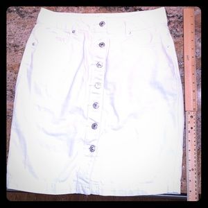 White denim skirt